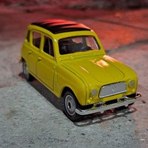 Lote anterior: Camioneta Renault 4L Miniatura Coleccionable Amarilla