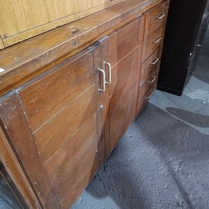 Lote anterior: Mueble de Madera Maciza con 2 Puertas y 5 Cajones