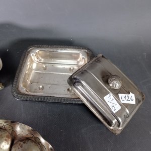Tres piezas de platería: dulcera y dos pequeños centros de mesa - imagen 4