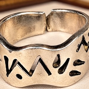 Anillo de Plata con Diseño Artístico Calado Contemporáneo - imagen 2