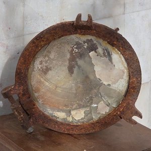 Antiguo Ojo de Buey Redondo de Hierro con Tapa y Espejo Deteriorado - imagen 5