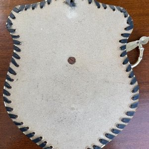 Lote siguiente: 1 escudo español de colgar de 11 x 8cm