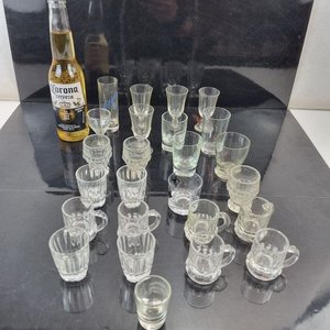 Colección de 25 Shots y Mini Copas de Cristal y Vidrio con Diseños Variados - imagen 1