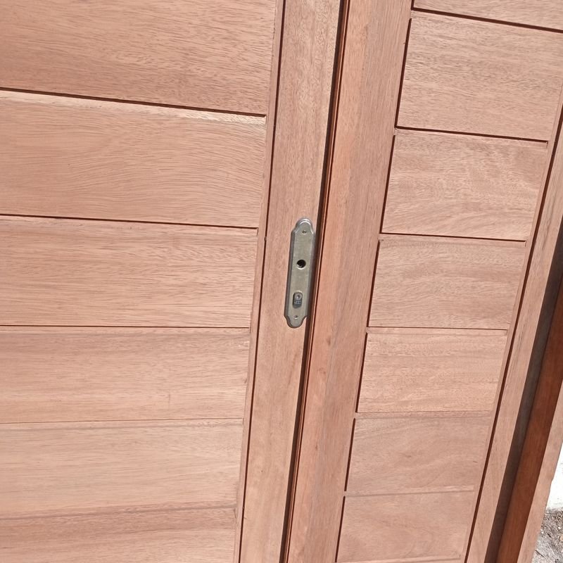 Puerta exterior en cedro, nueva y sin uso - imagen 5