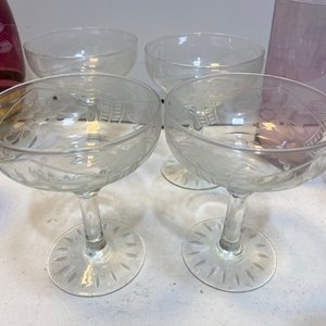 Cristalería Surtida: Copas y Vasos Rojizos con Grabados y Detalles Dorados - imagen 7