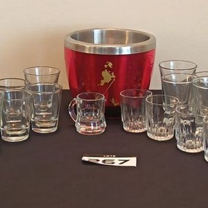 Lote anterior: Hielera Roja Johnnie Walker con 22 Vasos de Shot de Vidrio