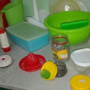 Lote de Utensilios de Cocina y Contenedores Plásticos Varios - imagen 2