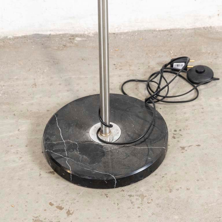 Lámpara de pie en acero con base de mármol - imagen 2