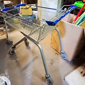 Lote anterior: Carro de Supermercado Azul con Ruedas