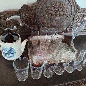 Bandeja Acero Inoxidable con Vasos de Vidrio, Lechera de Porcelana y Más - imagen 2