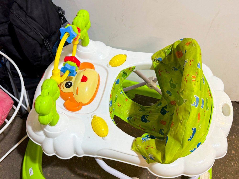 Mochila para bebés con base metálica y silla infantil - imagen 2