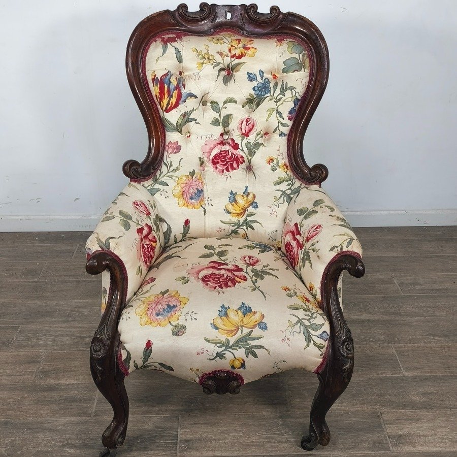 Lote siguiente: Sillón victoriano de estilo clásico con tapizado floral