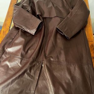 Tapado de cuerina Estilo Gabardina Bordo Talle M - imagen 4