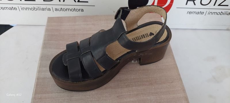 Zapatos de cuero en excelente condición - imagen 3