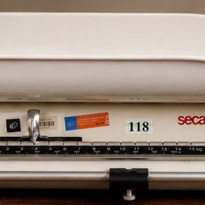 Balanza Pediatrica Mecanica SECA con Bandeja Anatomica - imagen 3