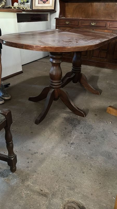 Lote siguiente: MESA OVALADA EN MADERA