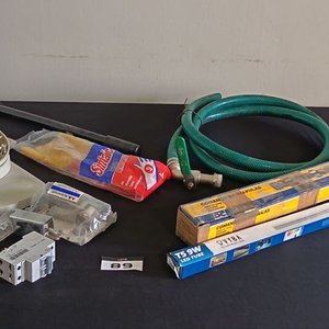 Lote siguiente: Lote Variado: Árbol de Levas, Llave Térmica, Manguera, Tubo LED y Más