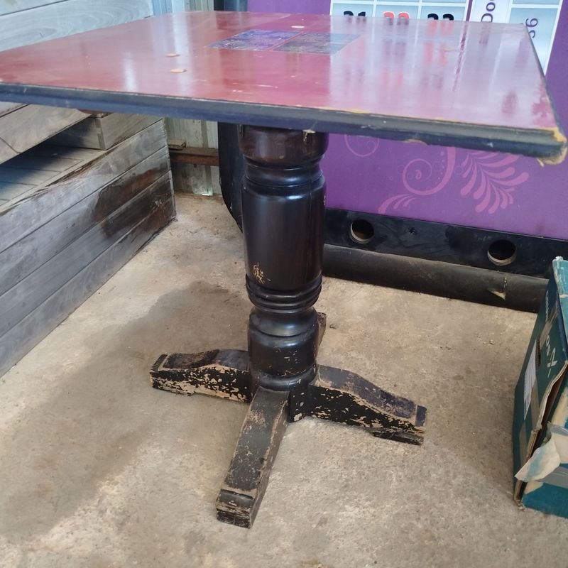 MESA CUADRADA CON PIE CENTRAL EN MADERA - imagen 4