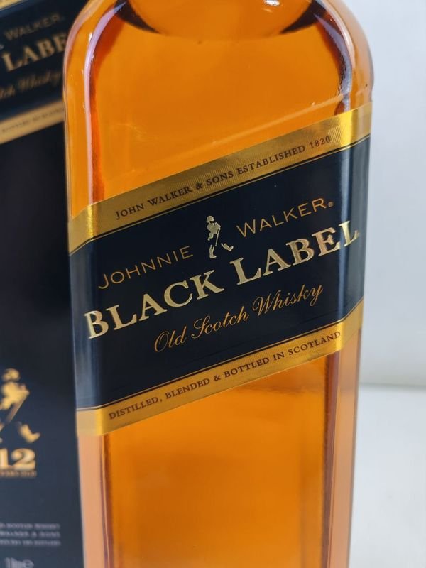Whisky Johnnie Walker Black Label 1Lts Cerrado - imagen 2