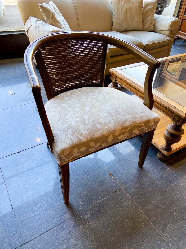 Sillón de Madera con Ratán y Tapizado Floral