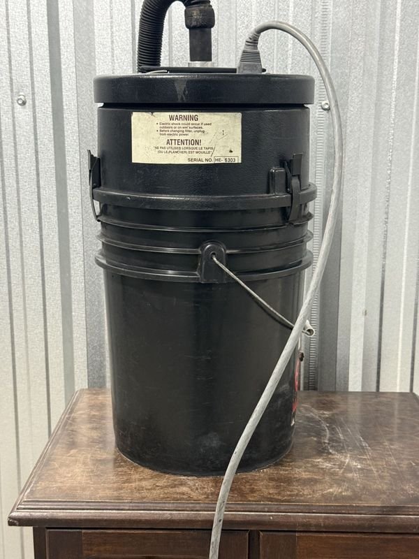 Aspiradora Industrial Tipo Balde UniNet HF-9303 Negra