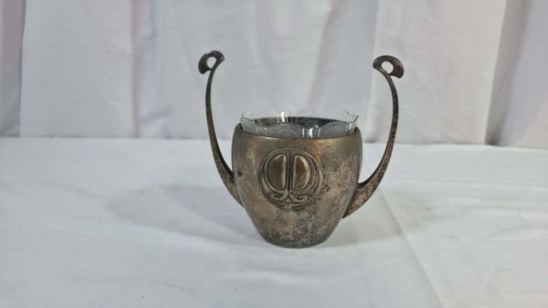 Adorno de Peltre y Cristal con Asas