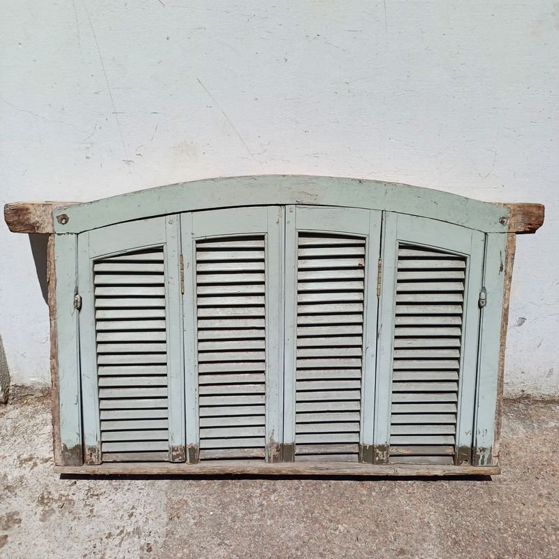 Lote anterior: Ventana de dos hojas batientes con celosías en madera