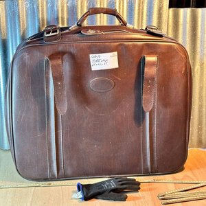 Lote siguiente: Una Maleta de viaje Impecable estado