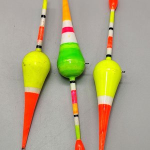 Lote de 3 Boyas de Pesca de Diversos Formatos y Colores - imagen 1