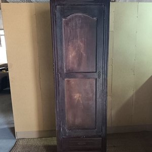 Lote anterior: Ropero Antiguo de Madera con Puerta y Cajones