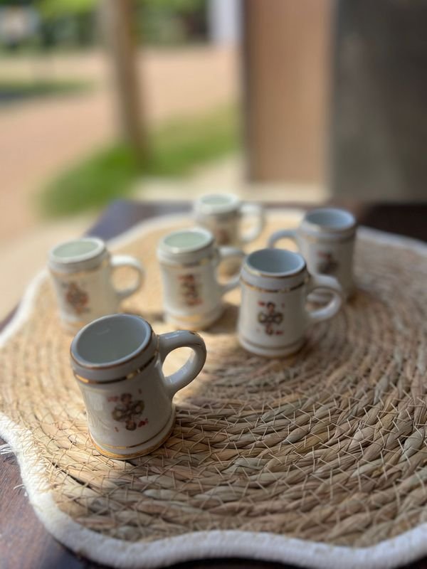 Set de tazas mini antiguas para decoración