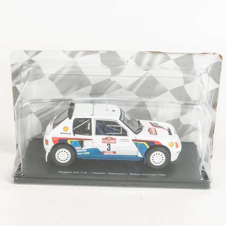 Auto Peugeot 205 T16 Vatanen - Harryman Rally Sanremo 1984 escala 1/24 en su estuche original.
