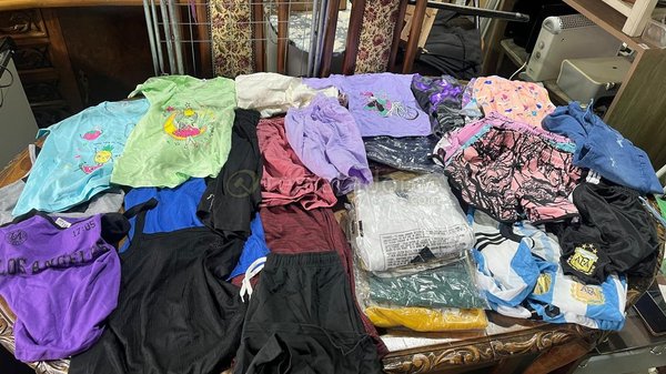 Lote de Ropa Infantil y Juvenil Variada