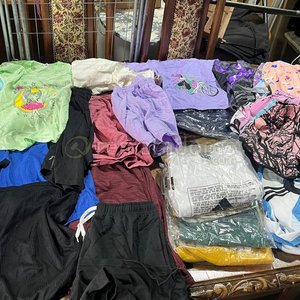 Lote siguiente: Lote de Ropa Infantil y Juvenil Variada