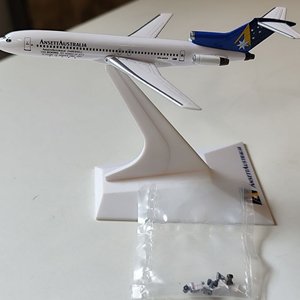 Lote anterior: Maqueta Avión Boeing 727 Ansett Australia Escala 1/400 con Base y Accesorios
