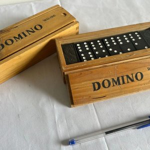 Juego de Dominó Clásico en Caja de Madera - imagen 2