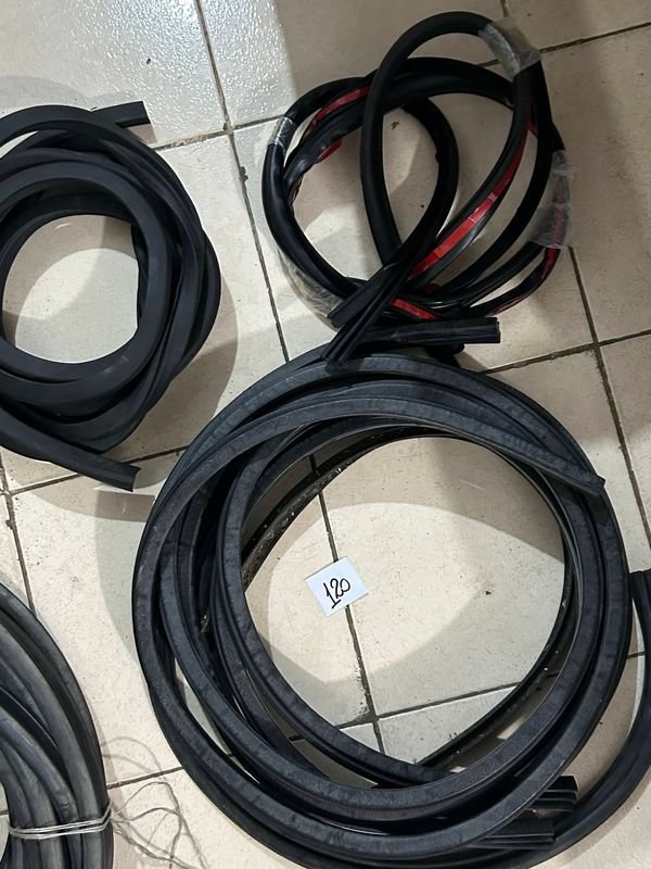 Burletes de Goma para Puertas y Ventanas