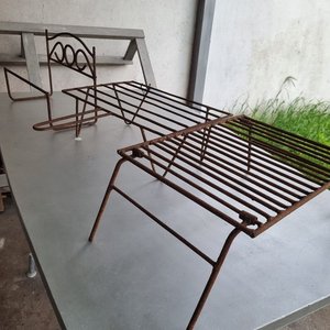 Lote siguiente: Lote de 2 Parrillas de Hierro, Pala y Estructura para Plantas