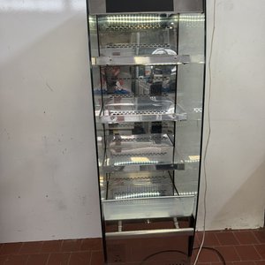 Lote siguiente: Exhibidor Refrigerado de Lácteos con Puerta de Vidrio
