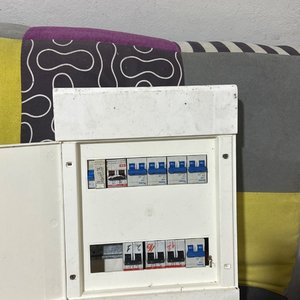 Lote anterior: Caja de Luz Eléctrica con Disyuntores