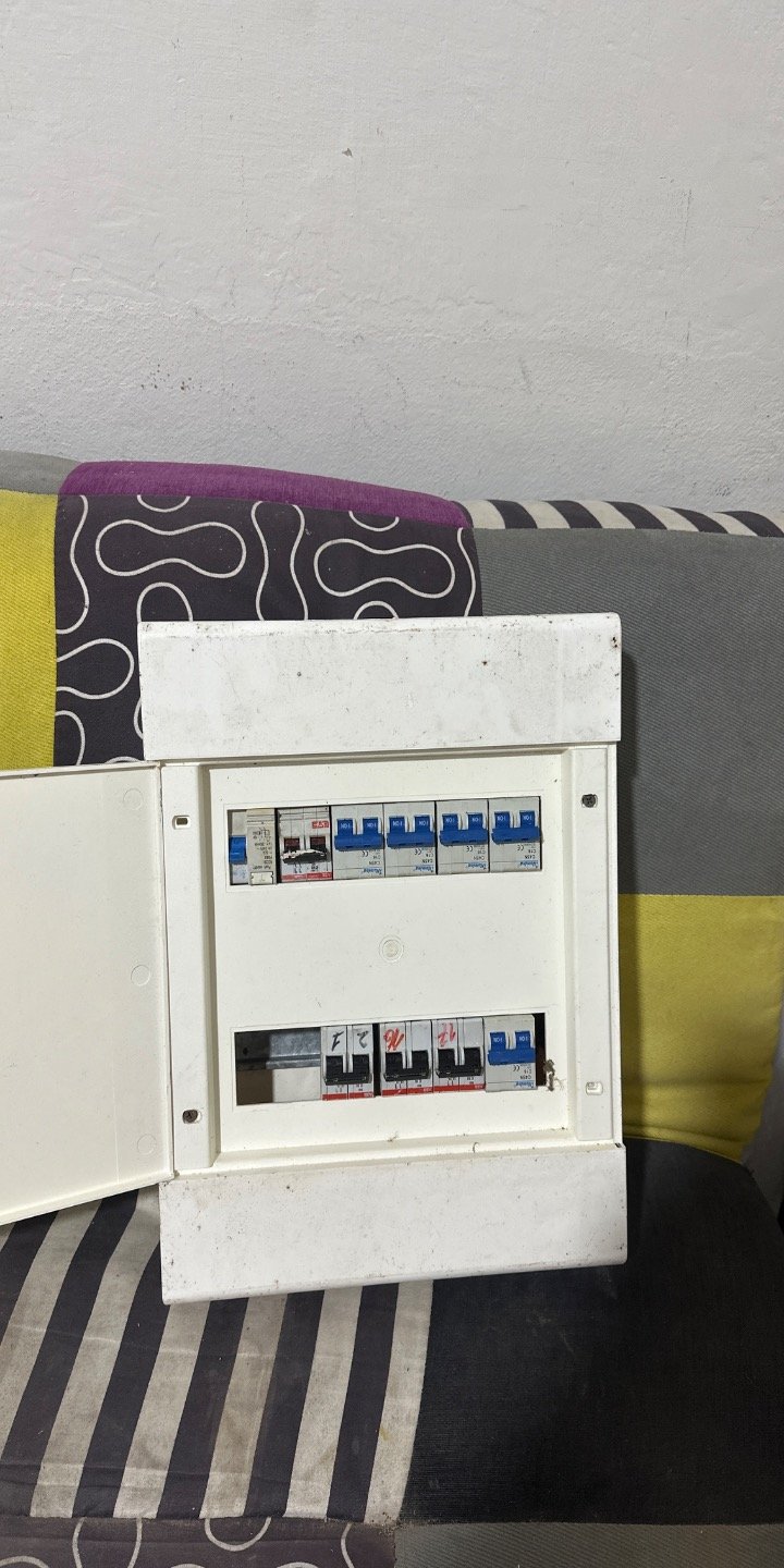 Caja de Luz Eléctrica con Disyuntores