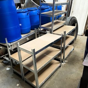 Lote anterior: Cinco Estanterías Metálicas Desarmables con Estantes de MDF