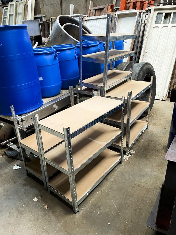Cinco Estanterías Metálicas Desarmables con Estantes de MDF
