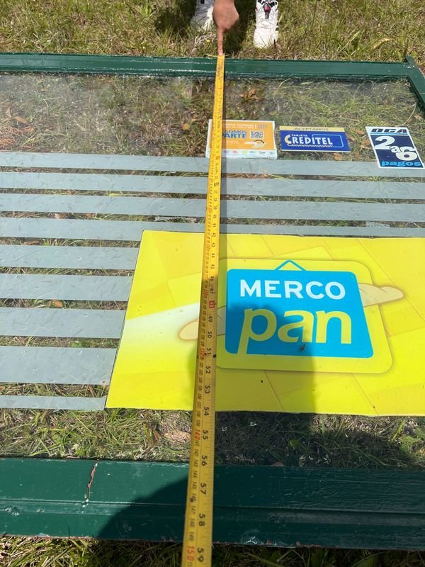 Gran Ventanal con Marco Verde y Logos