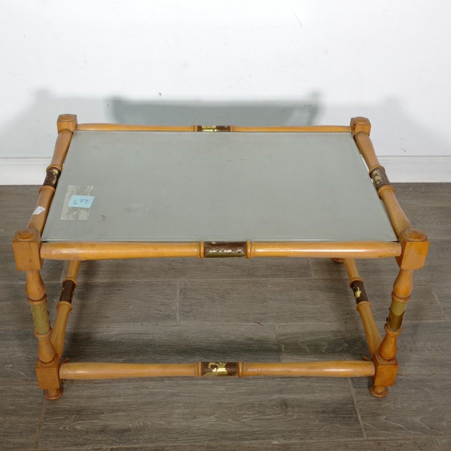 Lote siguiente: Mesa ratona con tapa de vidrio, sana y firme
