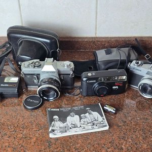 Lote anterior: Lote de 3 Cámaras Fotográficas Vintage Canon Japonesas con Accesorios