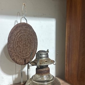 Lote siguiente: Lámpara Antigua de Aceite o Querosene