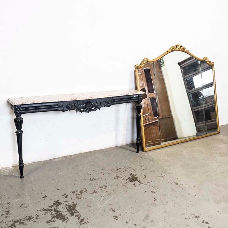 Lote siguiente: Gran dressoire francés con tapa de mármol y gran espejo en tres partes