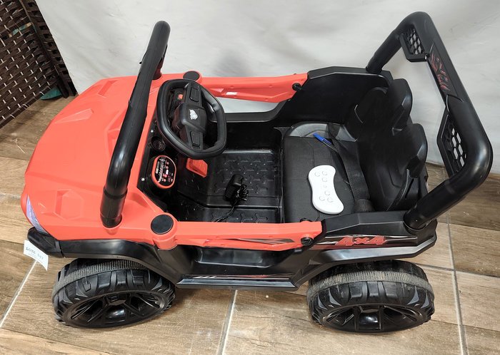 Coche eléctrico infantil recargable con luces y control - imagen 5