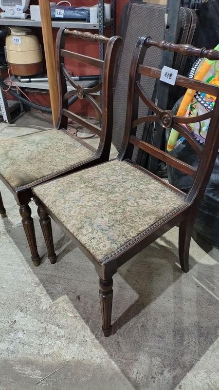 Sillas de madera para restaurar en excelente estado - imagen 3